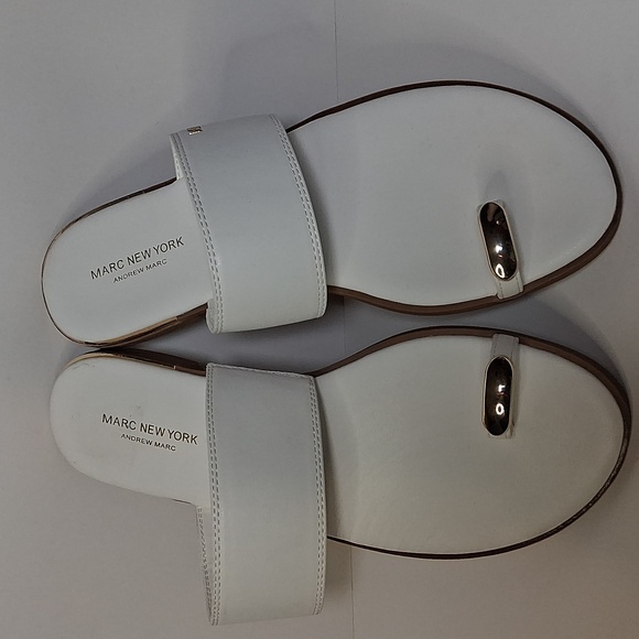 Andrew Marc New York Women's White Ring toe Sandal Flats Sz 6.5" - Picture 1 of 6